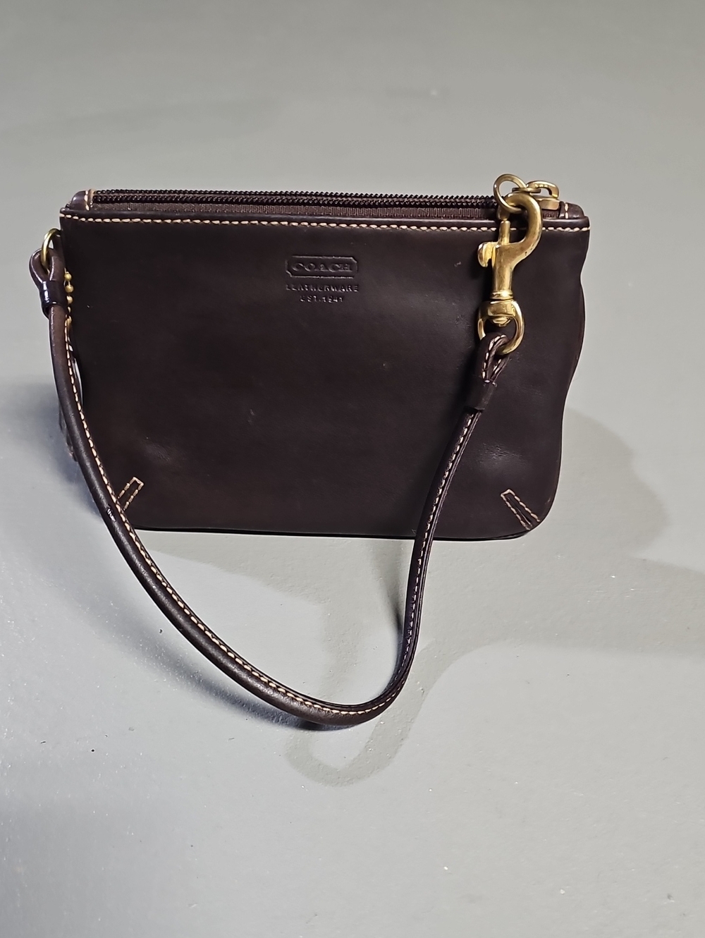 Coach Vintage Leather Zip Wristlet Mahogany Brass Y2K 90s